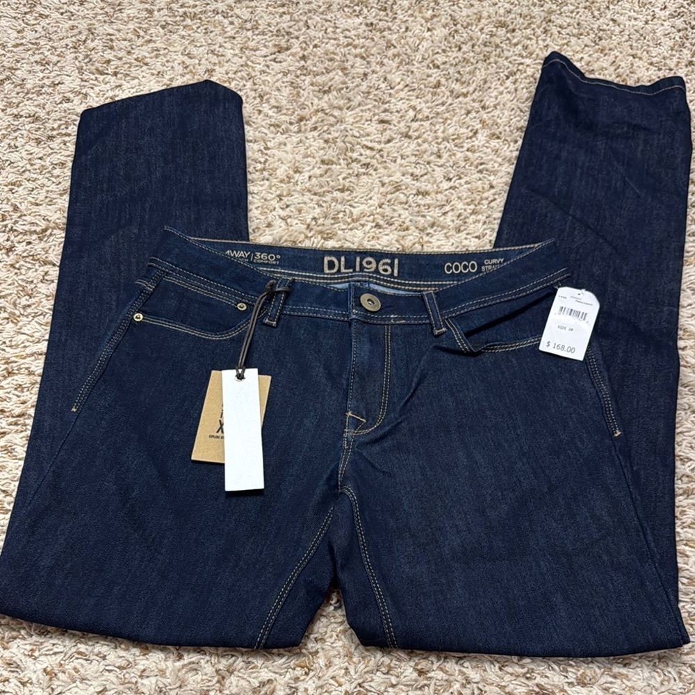 NWT. DL1961 Navy Blue Jeans! 4way stretch. Curvy straight. Size 28